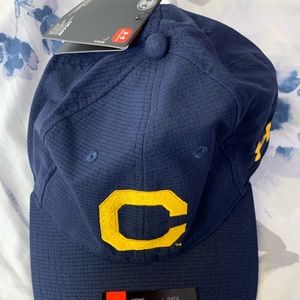 Under Armour / Cal Cap